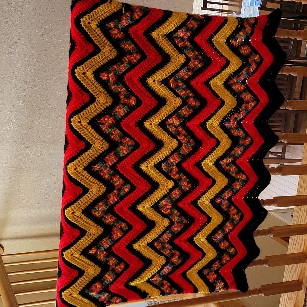 Handmade Chevron pattern 36"×48" throw blanket Very good pre-loved